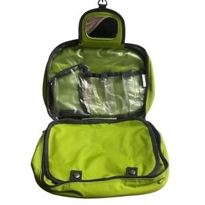 RICARDO BEVERLY HILLS Hanging Travel  Bag w/ Mirror